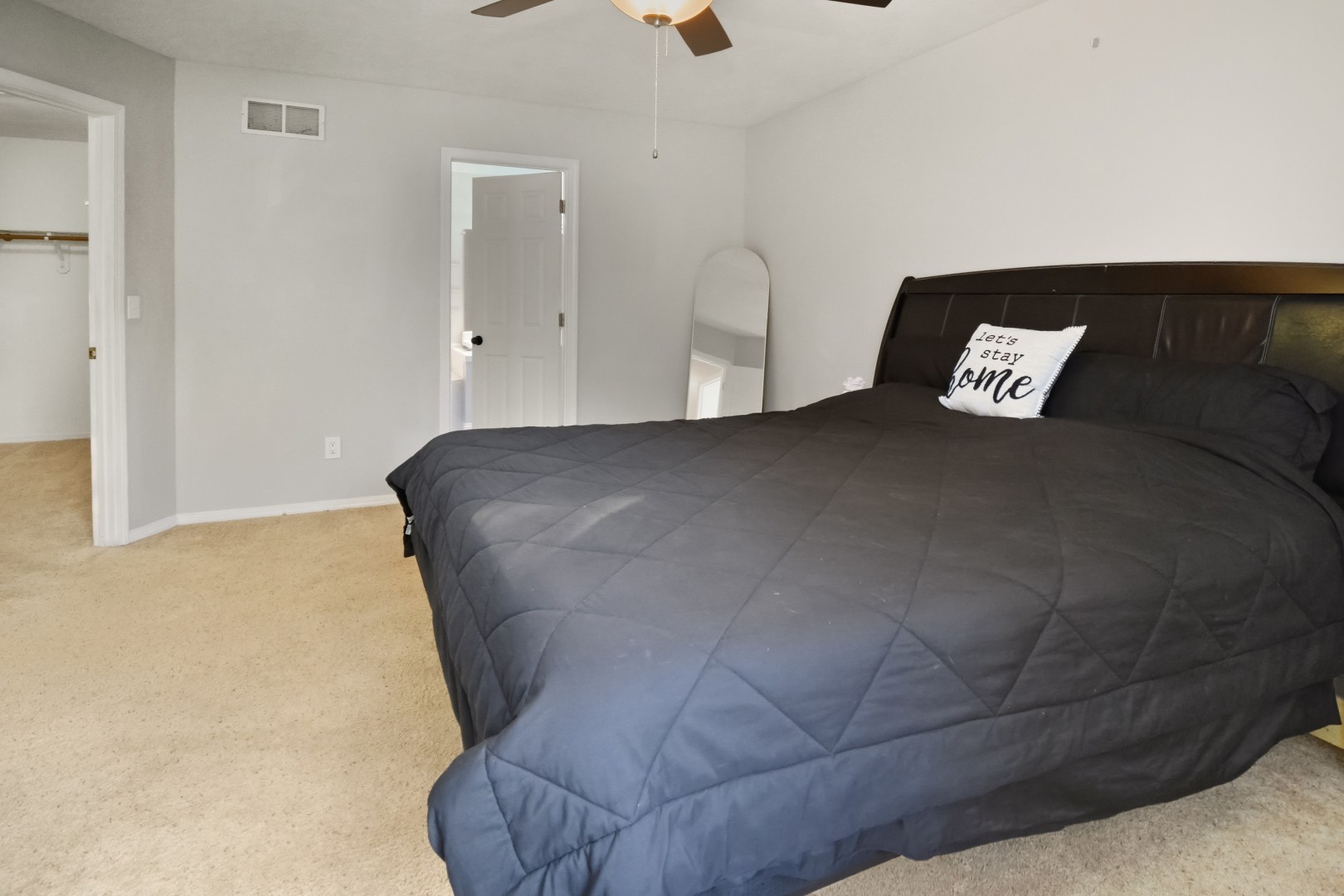 Bloomington, Illinois 61704, United States, 3 Bedrooms Bedrooms, ,3 BathroomsBathrooms,Residential,Contingent,242438