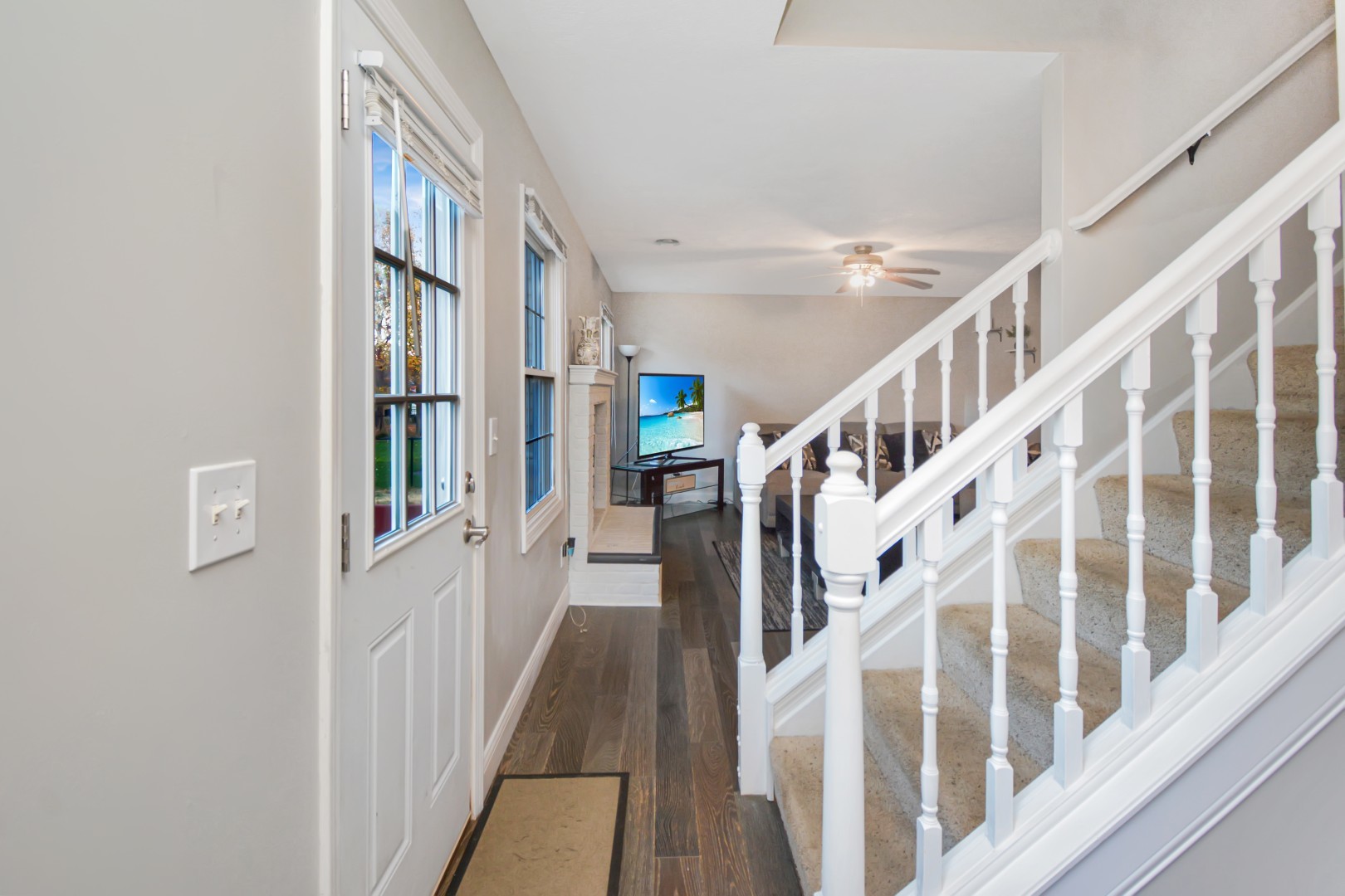 Bloomington, Illinois 61704, United States, 3 Bedrooms Bedrooms, ,3 BathroomsBathrooms,Residential,Contingent,242438