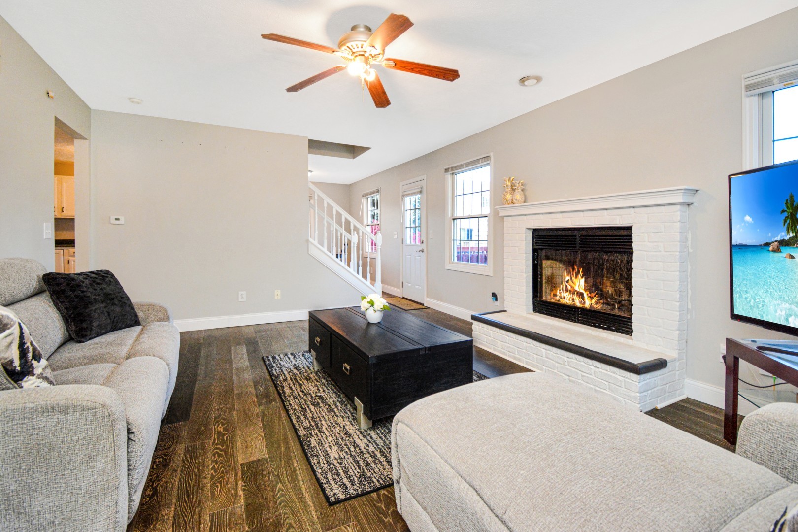 Bloomington, Illinois 61704, United States, 3 Bedrooms Bedrooms, ,3 BathroomsBathrooms,Residential,Contingent,242438