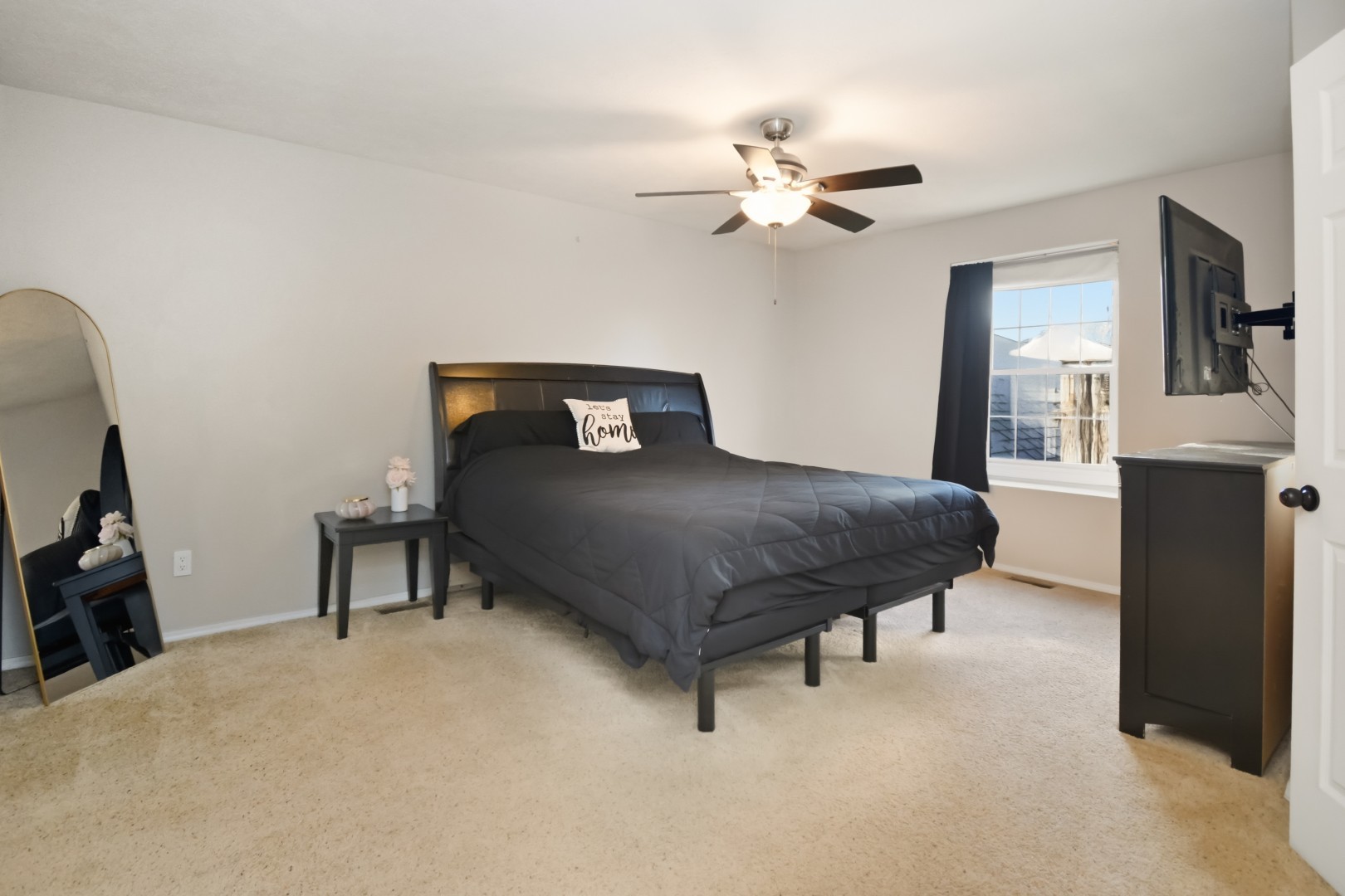 Bloomington, Illinois 61704, United States, 3 Bedrooms Bedrooms, ,3 BathroomsBathrooms,Residential,Contingent,242438