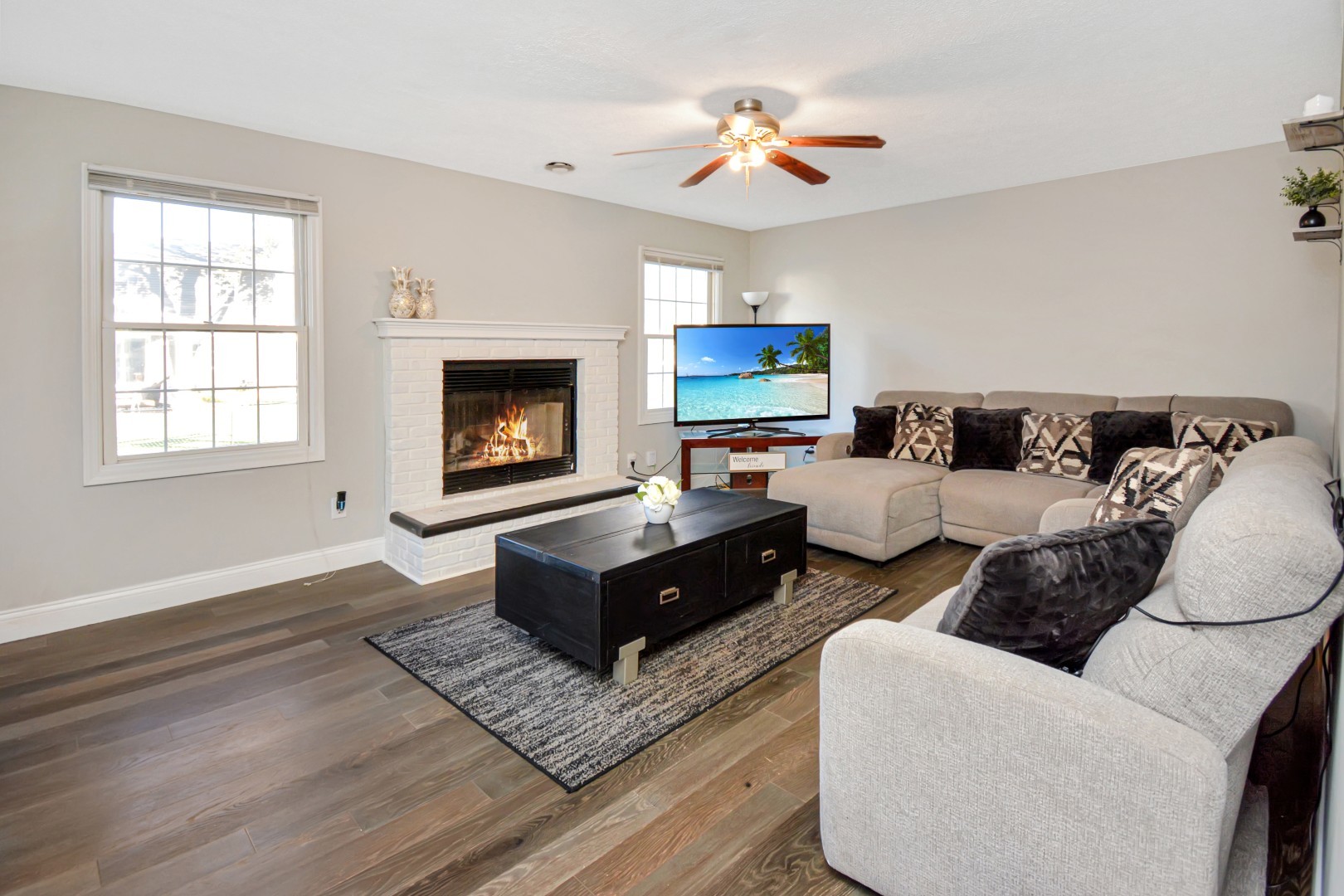 Bloomington, Illinois 61704, United States, 3 Bedrooms Bedrooms, ,3 BathroomsBathrooms,Residential,Contingent,242438