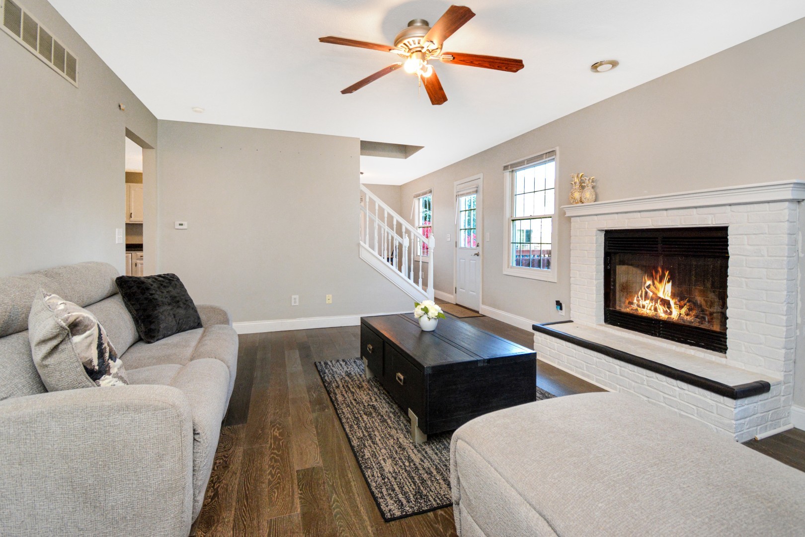 Bloomington, Illinois 61704, United States, 3 Bedrooms Bedrooms, ,3 BathroomsBathrooms,Residential,Contingent,242438