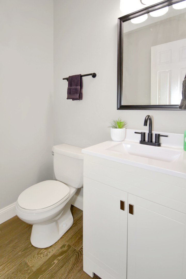 Bloomington, Illinois 61704, United States, 3 Bedrooms Bedrooms, ,3 BathroomsBathrooms,Residential,Contingent,242438