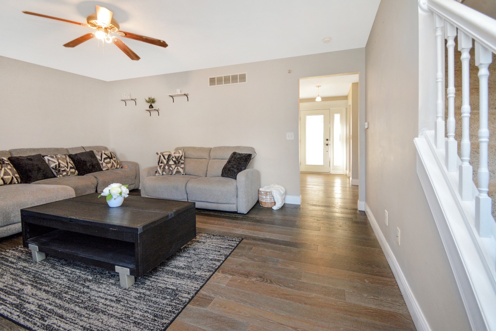 Bloomington, Illinois 61704, United States, 3 Bedrooms Bedrooms, ,3 BathroomsBathrooms,Residential,Contingent,242438