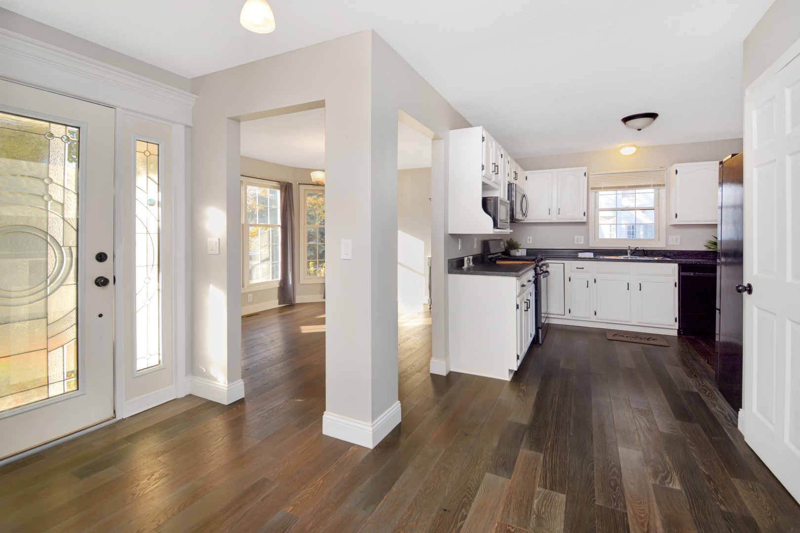 Bloomington, Illinois 61704, United States, 3 Bedrooms Bedrooms, ,3 BathroomsBathrooms,Residential,Contingent,242438