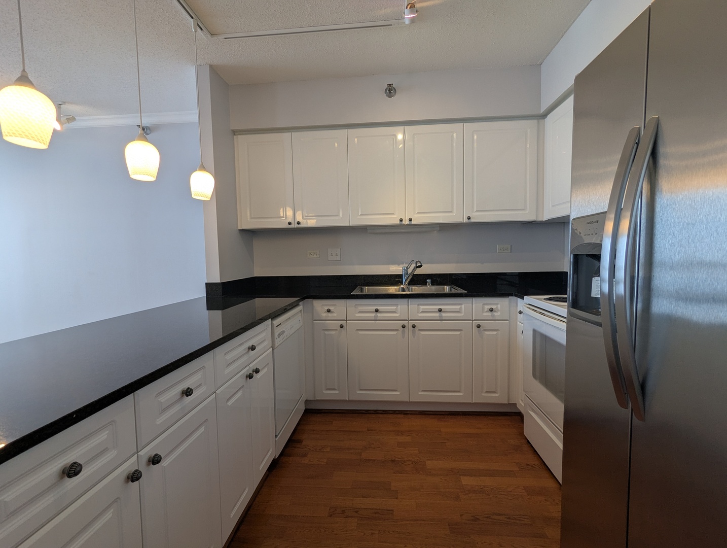 512 N Mcclurg Court 5502