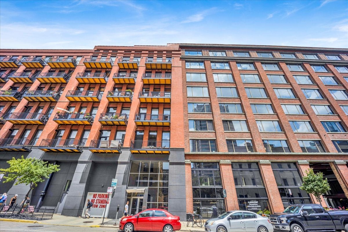 616 W Fulton Street 212