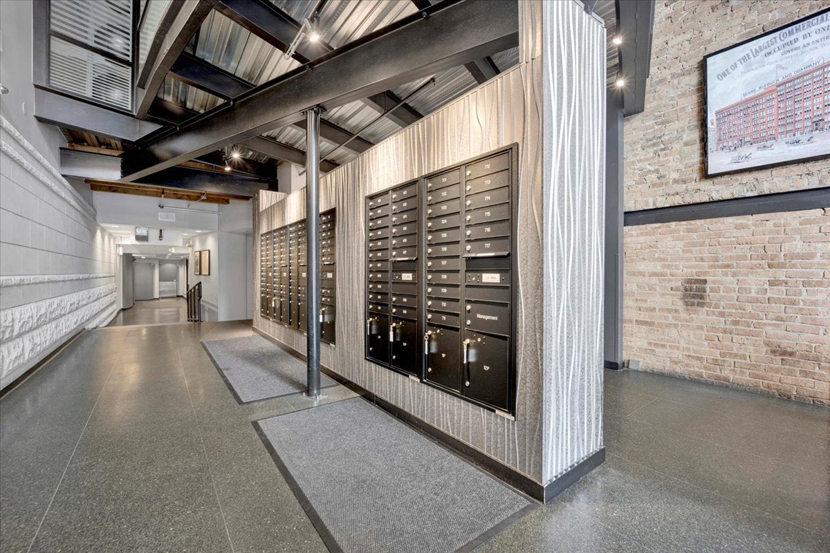 616 W Fulton Street 212