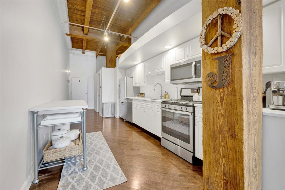 616 W Fulton Street 212