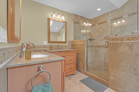 Tiny photo for 106 N Kenilworth Avenue, Mount Prospect, IL 60056 (MLS # 12715561)