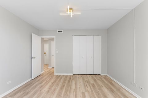Tiny photo for 6301 N Sheridan Road #11D, Chicago, IL 60660 (MLS # 12444411)