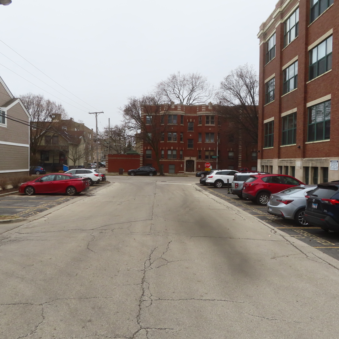 601 Linden Place 311