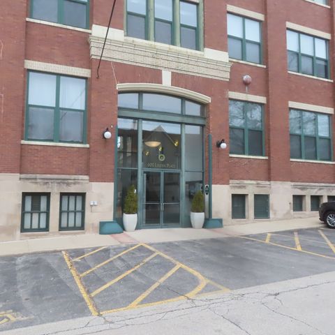 Photo of 601 Linden Place #311, Evanston, IL 60202 (MLS # 12587944)