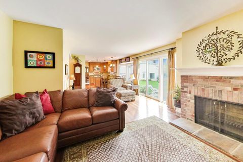 Tiny photo for 879 Saybrook Lane, Buffalo Grove, IL 60089 (MLS # 12642626)