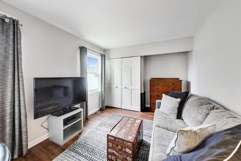 Tiny photo for 879 Saybrook Lane, Buffalo Grove, IL 60089 (MLS # 12642626)