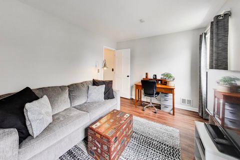 Tiny photo for 879 Saybrook Lane, Buffalo Grove, IL 60089 (MLS # 12642626)