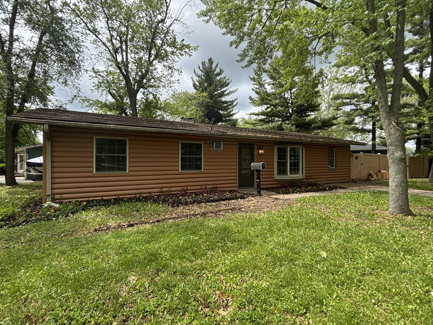 85 Circle Drive E