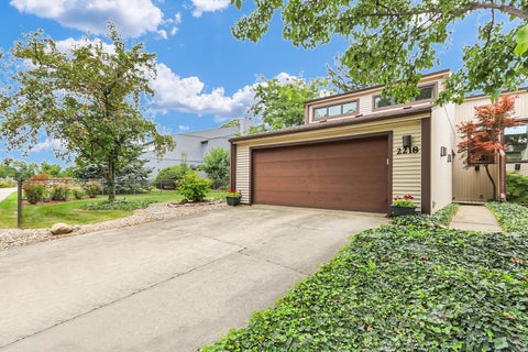Photo of 2218 Briar Hill Drive #2218, Champaign, IL 61822 (MLS # 12684575)