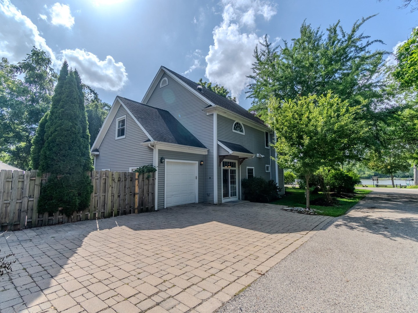 215 N River Road