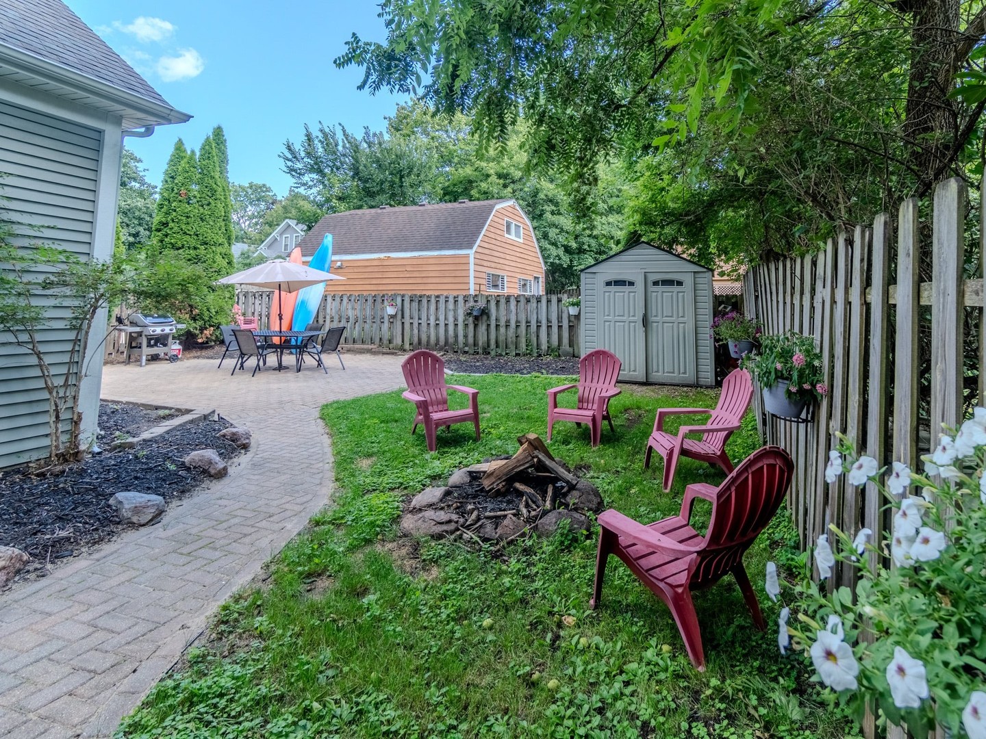 215 N River Road