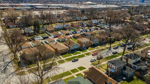 Tiny photo for 745 Manchester Avenue, Westchester, IL 60154 (MLS # 12610486)