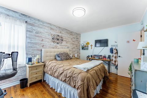 Tiny photo for 745 Manchester Avenue, Westchester, IL 60154 (MLS # 12610486)