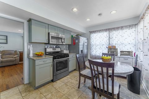 Tiny photo for 745 Manchester Avenue, Westchester, IL 60154 (MLS # 12610486)