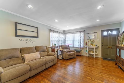 Tiny photo for 745 Manchester Avenue, Westchester, IL 60154 (MLS # 12610486)