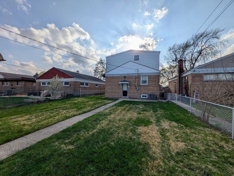 Tiny photo for 5739 S Mayfield Avenue, Chicago, IL 60638 (MLS # 12628380)