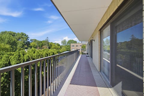 Tiny photo for 1534 Mcdaniels Avenue #3E, Highland Park, IL 60035 (MLS # 12697929)