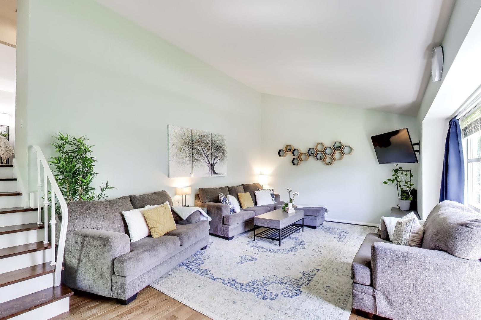 276 Crestwood Village