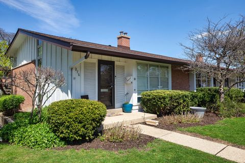 Photo of 276 Crestwood Village, Northfield, IL 60093 (MLS # 12620484)