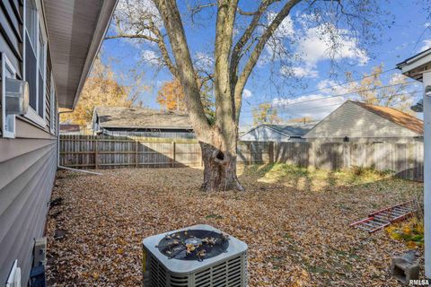 Tiny photo for 3524 W GARFIELD Street, Davenport, IA 52804 (MLS # QC4269371)