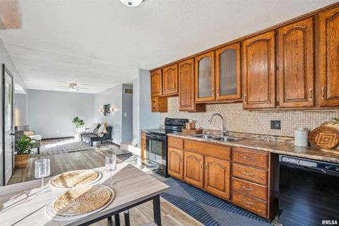 Tiny photo for 3524 W GARFIELD Street, Davenport, IA 52804 (MLS # QC4269371)