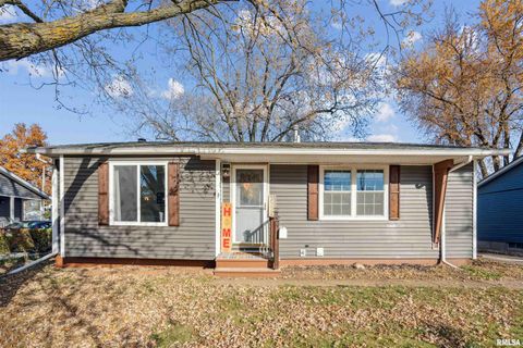 Photo of 3524 W GARFIELD Street, Davenport, IA 52804 (MLS # QC4269371)
