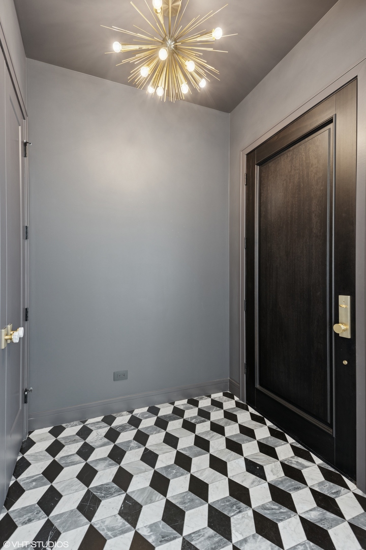 2014 N Winchester Avenue
