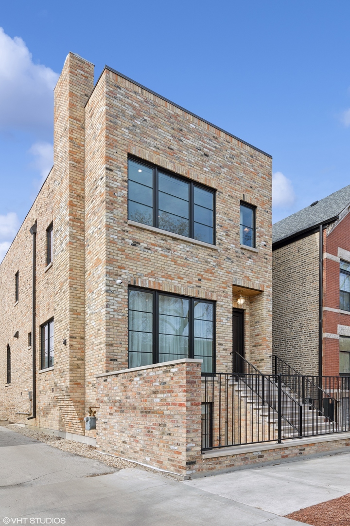 2014 N Winchester Avenue