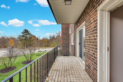 Tiny photo for 140 Franklin Place E #207, Lake Forest, IL 60045 (MLS # 12518485)