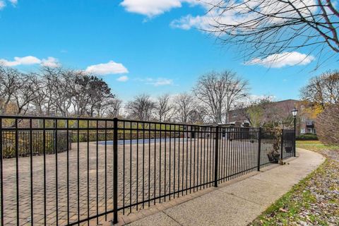 Tiny photo for 140 Franklin Place E #207, Lake Forest, IL 60045 (MLS # 12518485)