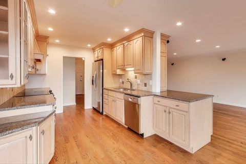 Tiny photo for 140 Franklin Place E #207, Lake Forest, IL 60045 (MLS # 12518485)