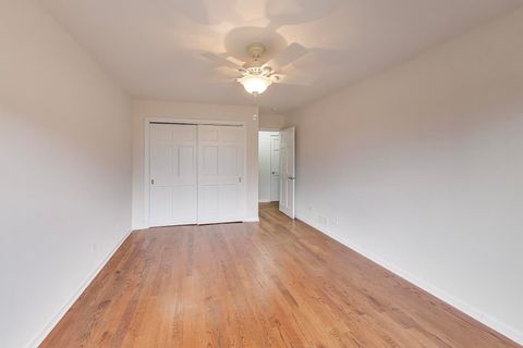 Tiny photo for 140 Franklin Place E #207, Lake Forest, IL 60045 (MLS # 12518485)