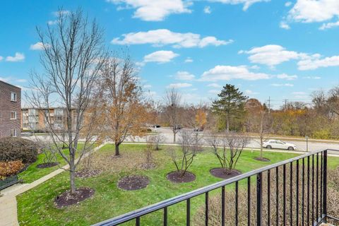 Tiny photo for 140 Franklin Place E #207, Lake Forest, IL 60045 (MLS # 12518485)