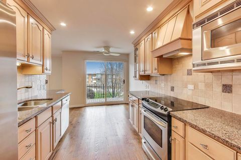 Tiny photo for 140 Franklin Place E #207, Lake Forest, IL 60045 (MLS # 12518485)