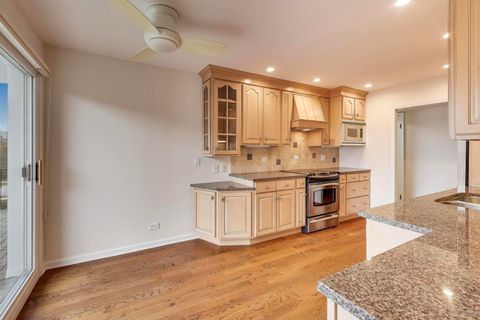 Tiny photo for 140 Franklin Place E #207, Lake Forest, IL 60045 (MLS # 12518485)