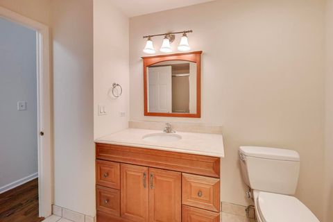Tiny photo for 140 Franklin Place E #207, Lake Forest, IL 60045 (MLS # 12518485)