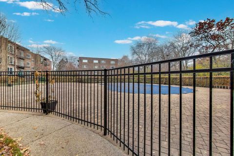 Tiny photo for 140 Franklin Place E #207, Lake Forest, IL 60045 (MLS # 12518485)