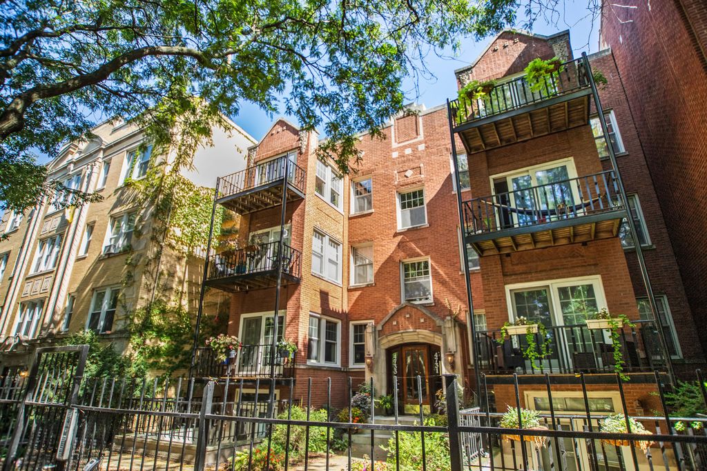 Photo for 4731 N Malden Street #3S, Chicago, IL 60640 (MLS # 12479873)