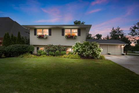 Tiny photo for 600 Sherman Street, Downers Grove, IL 60515 (MLS # 12703405)