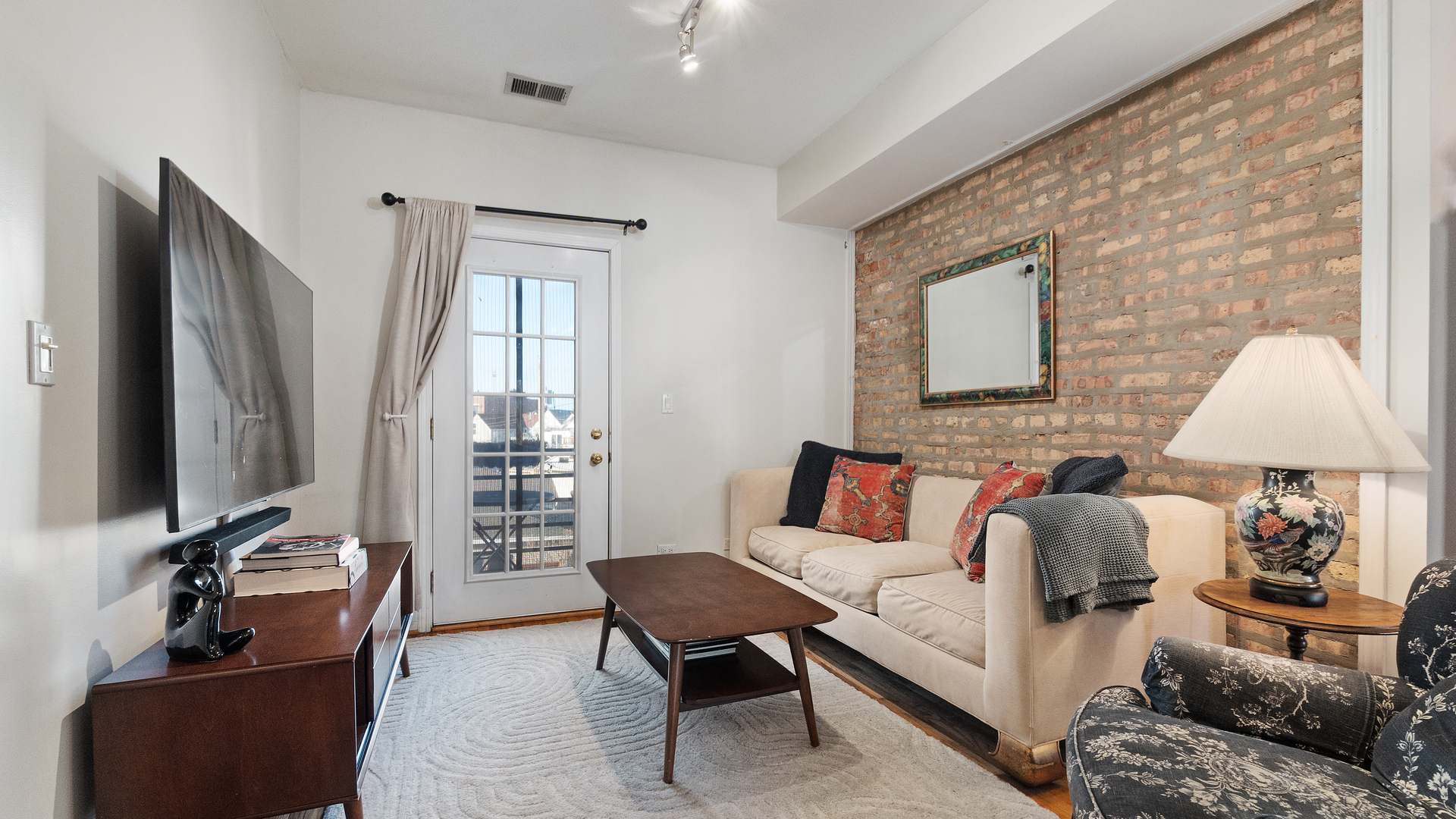 2544 W George Street 2