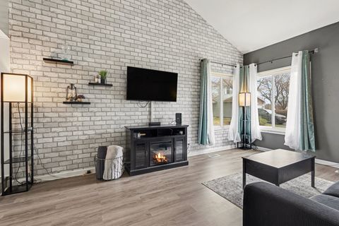 Tiny photo for 554 Alton Court, Carol Stream, IL 60188 (MLS # 12654327)